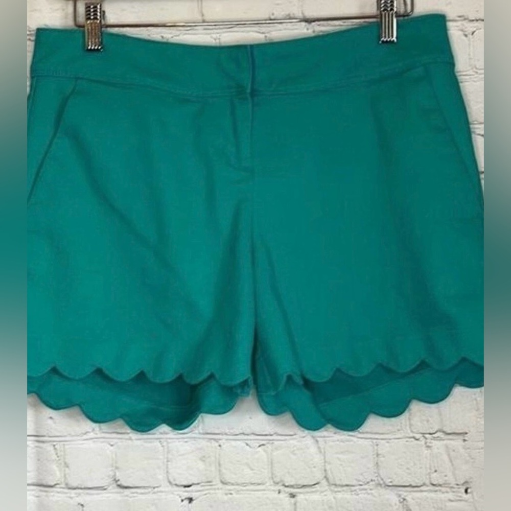 Price drop! EUC Green/Teal Scalloped Shorts Isaac Mizrahi Women's size 8